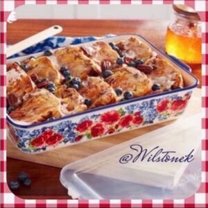 New- The Pioneer Woman 9 X 13 Heritage Floral Baker/ plate / pan with lid